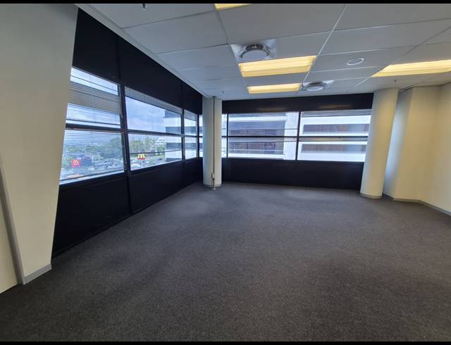 105M² OFFICE TO LET IN SANDTON CENTRAL